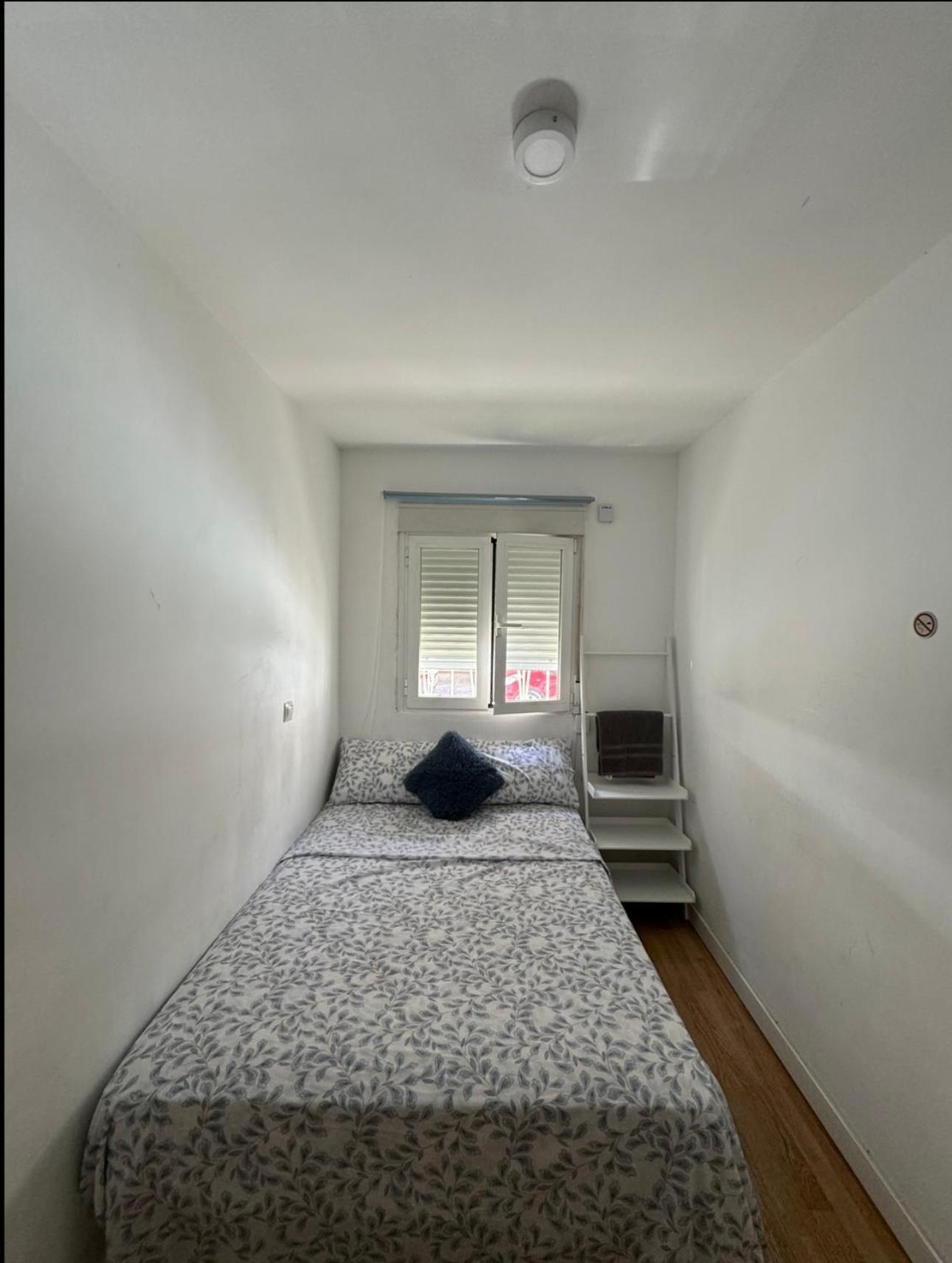 Habitacion Con Bano Compartido Hotel Madrid Buitenkant foto