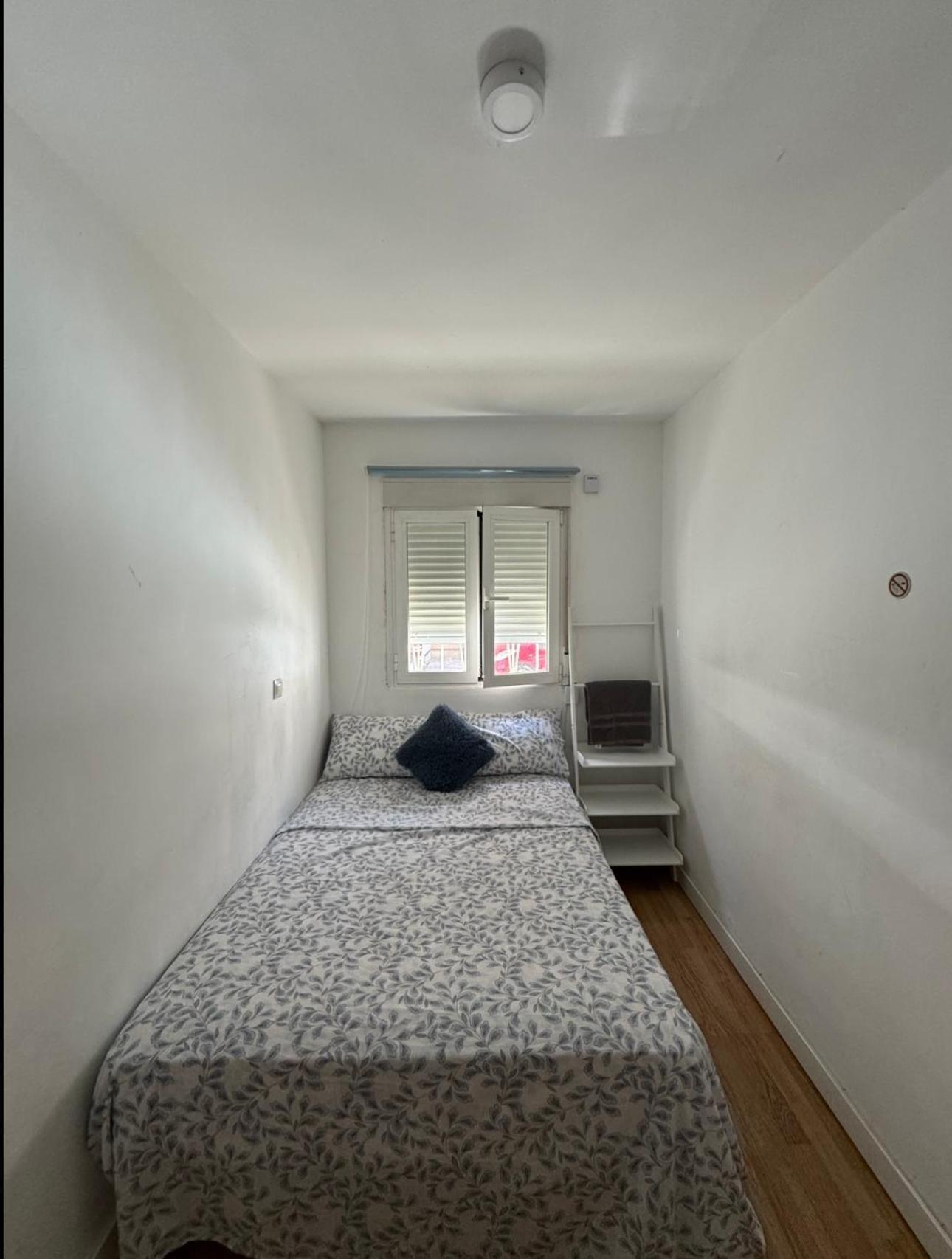 Habitacion Con Bano Compartido Hotel Madrid Buitenkant foto