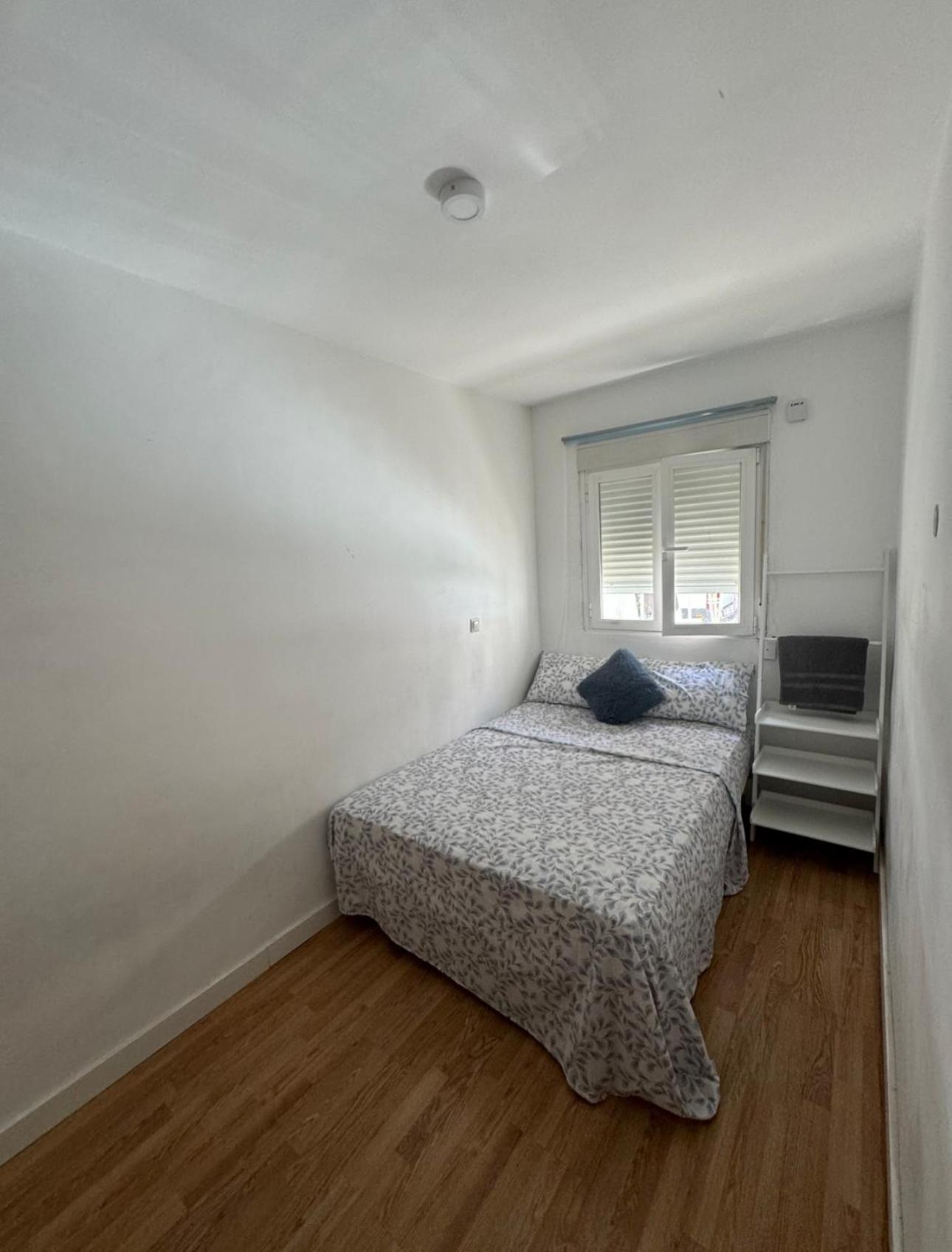 Habitacion Con Bano Compartido Hotel Madrid Buitenkant foto